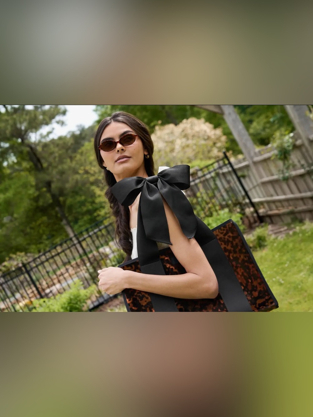 case-mate Tortoiseshell Bow Jelly Tote - Picture 3 of 6